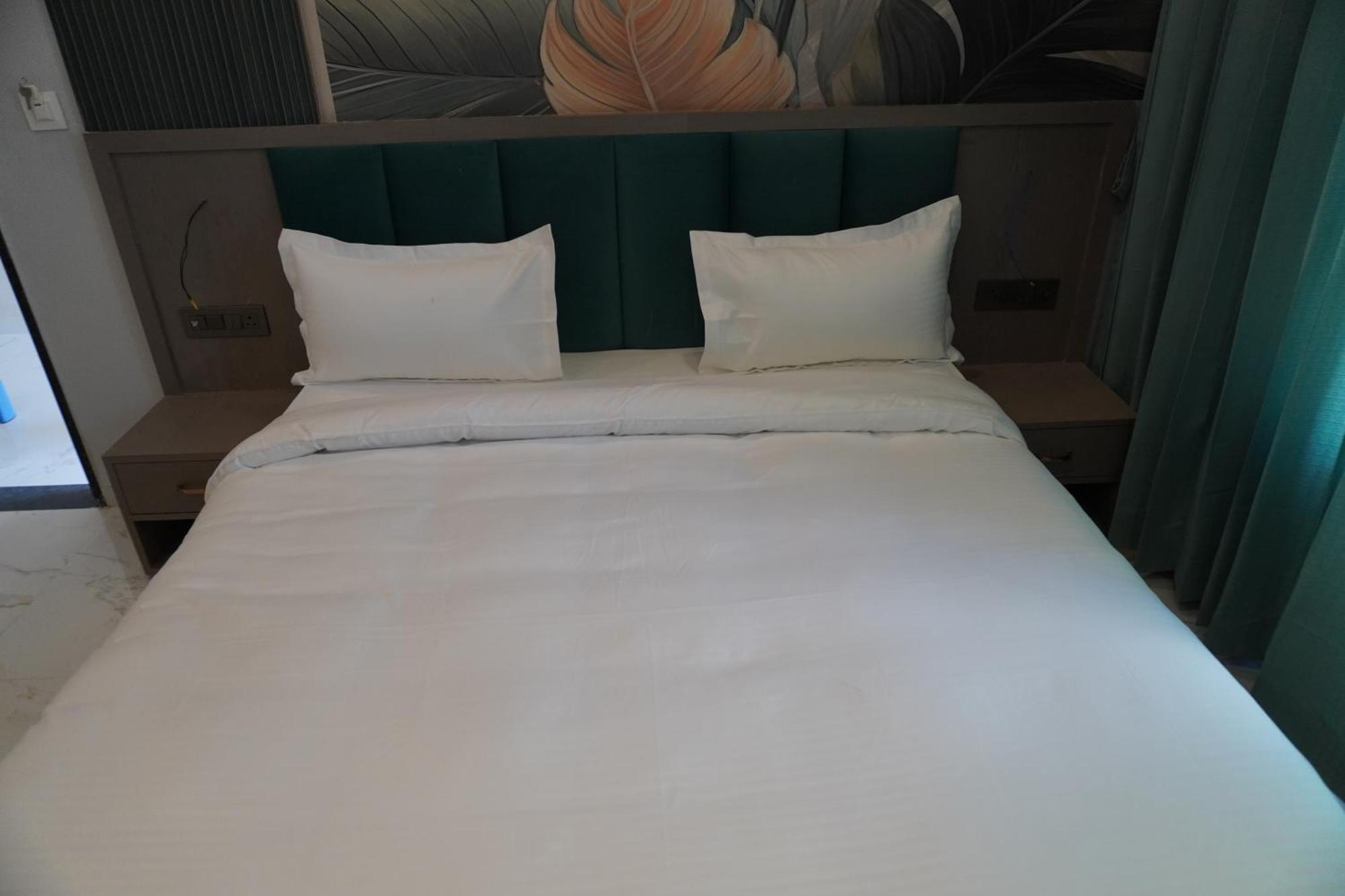 Hotel Heera Palace Khātu Kültér fotó