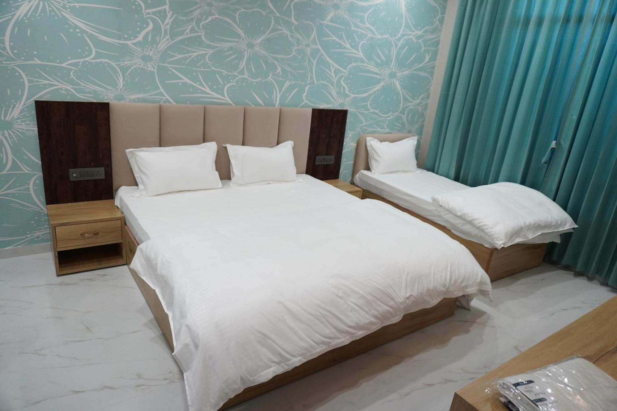 Hotel Heera Palace Khātu Kültér fotó