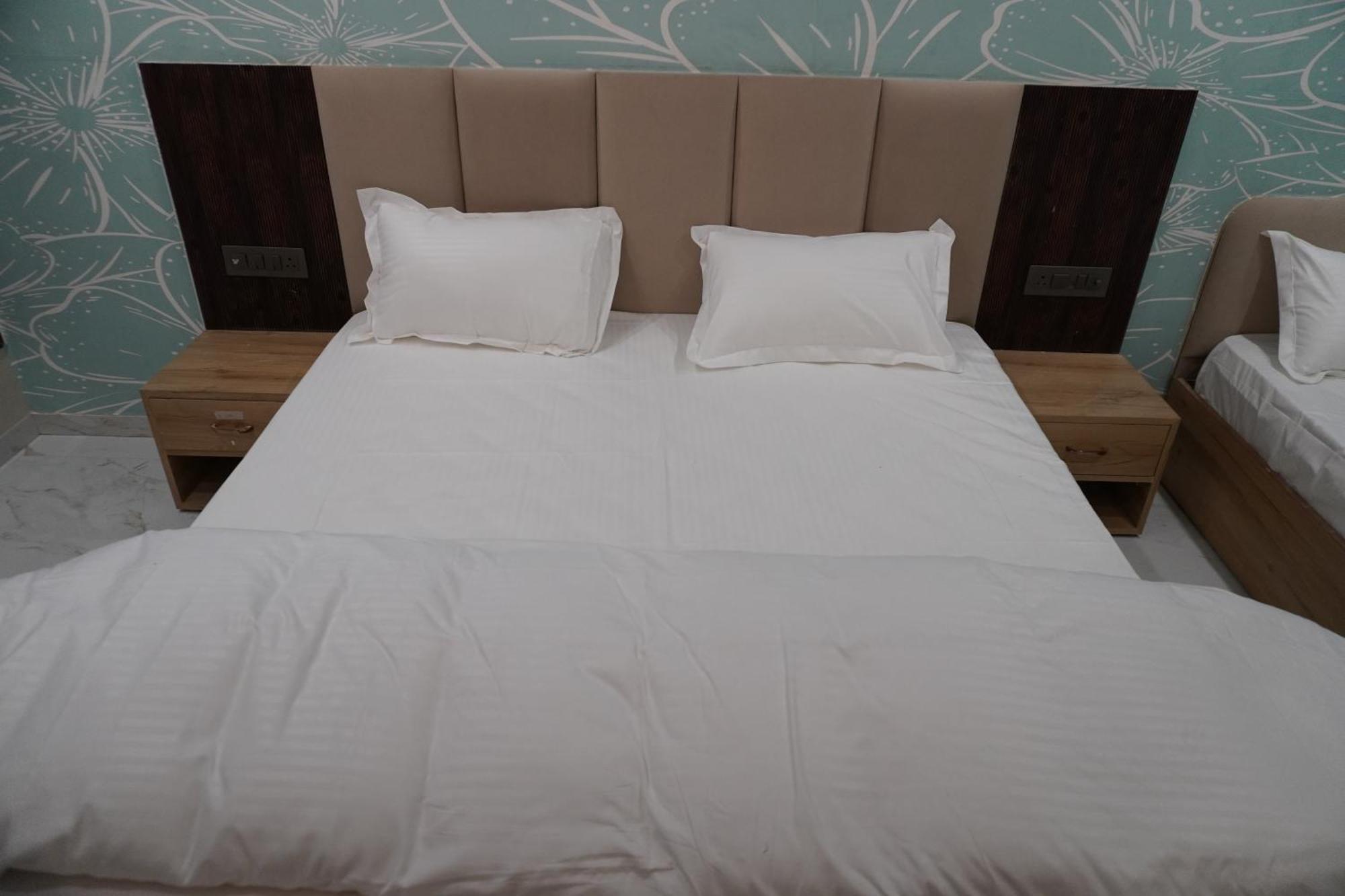 Hotel Heera Palace Khātu Kültér fotó