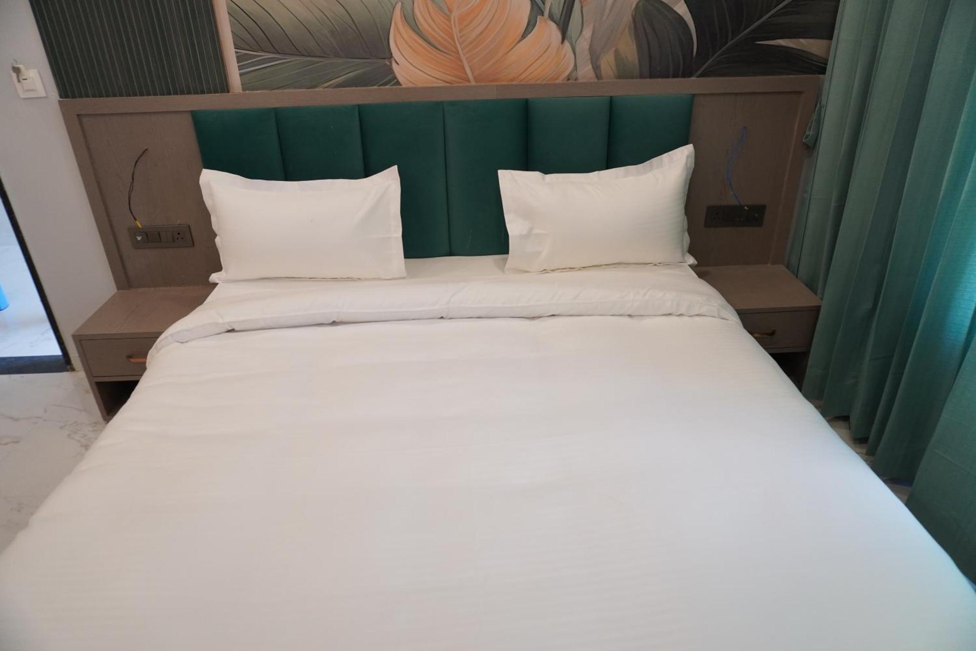 Hotel Heera Palace Khātu Kültér fotó