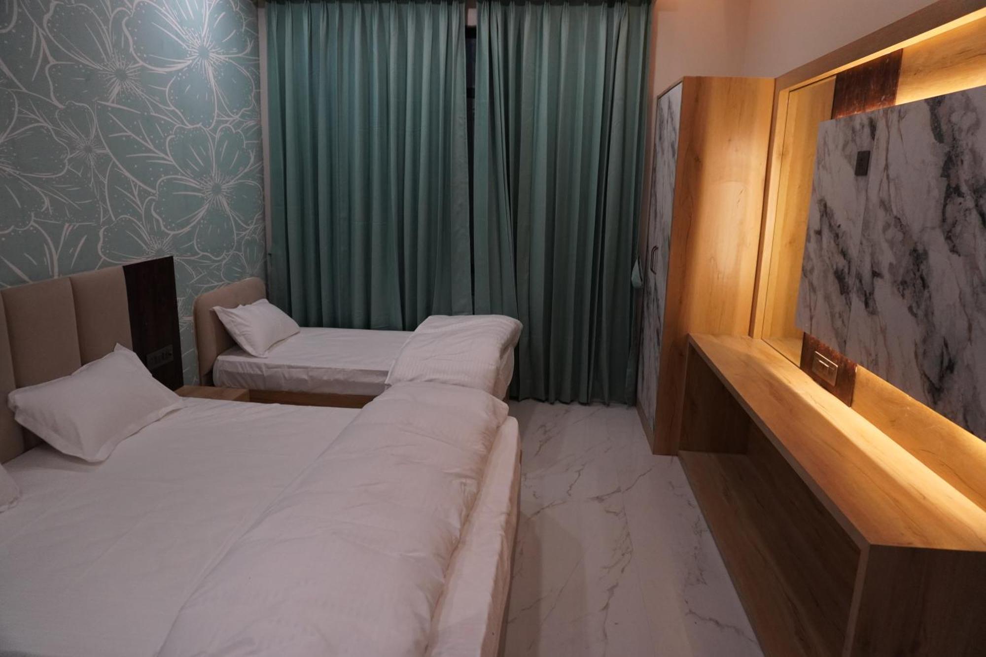 Hotel Heera Palace Khātu Kültér fotó