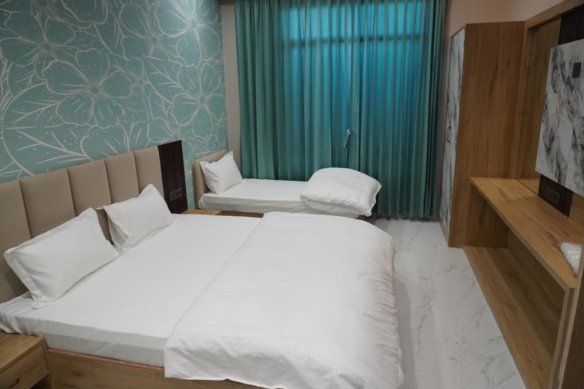 Hotel Heera Palace Khātu Kültér fotó