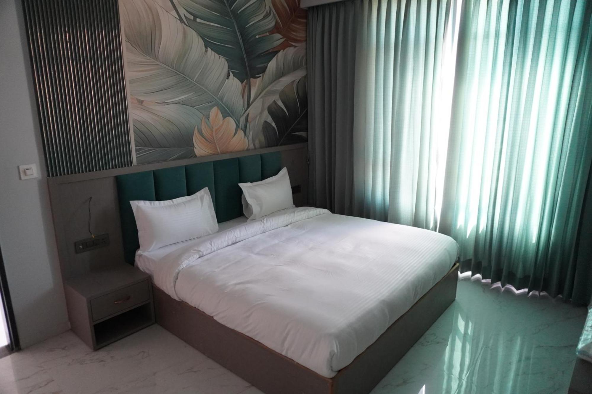 Hotel Heera Palace Khātu Kültér fotó