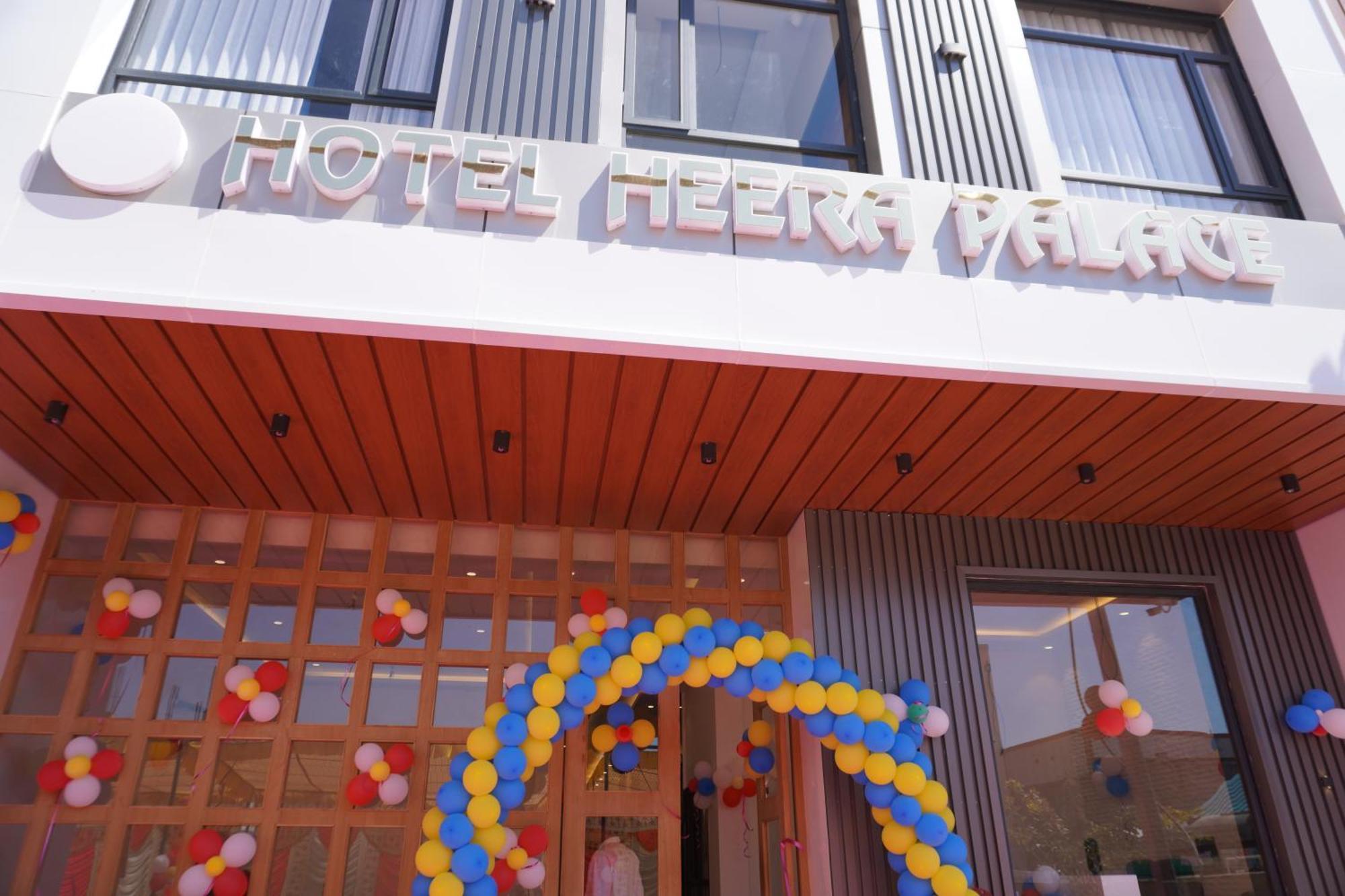 Hotel Heera Palace Khātu Kültér fotó